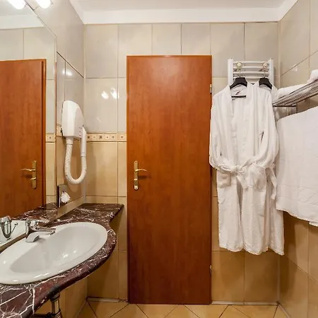 Sir Royal Hotel 4*