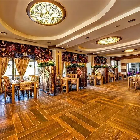 Готель Sir Royal 4*